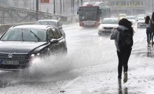 Upaljen narandžasti alarm za danas, meteorolozi upozoravaju: Moguća pojava bujica i urbanih poplava!